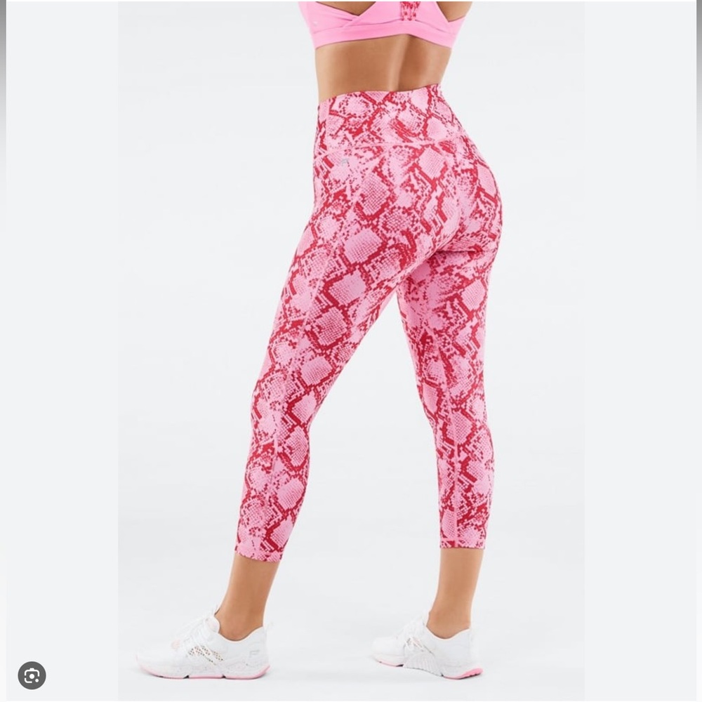 Fabletics - High-Waisted Printed Powerhold Capri - Large - NWT
